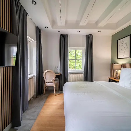 Chateau Отель 3*